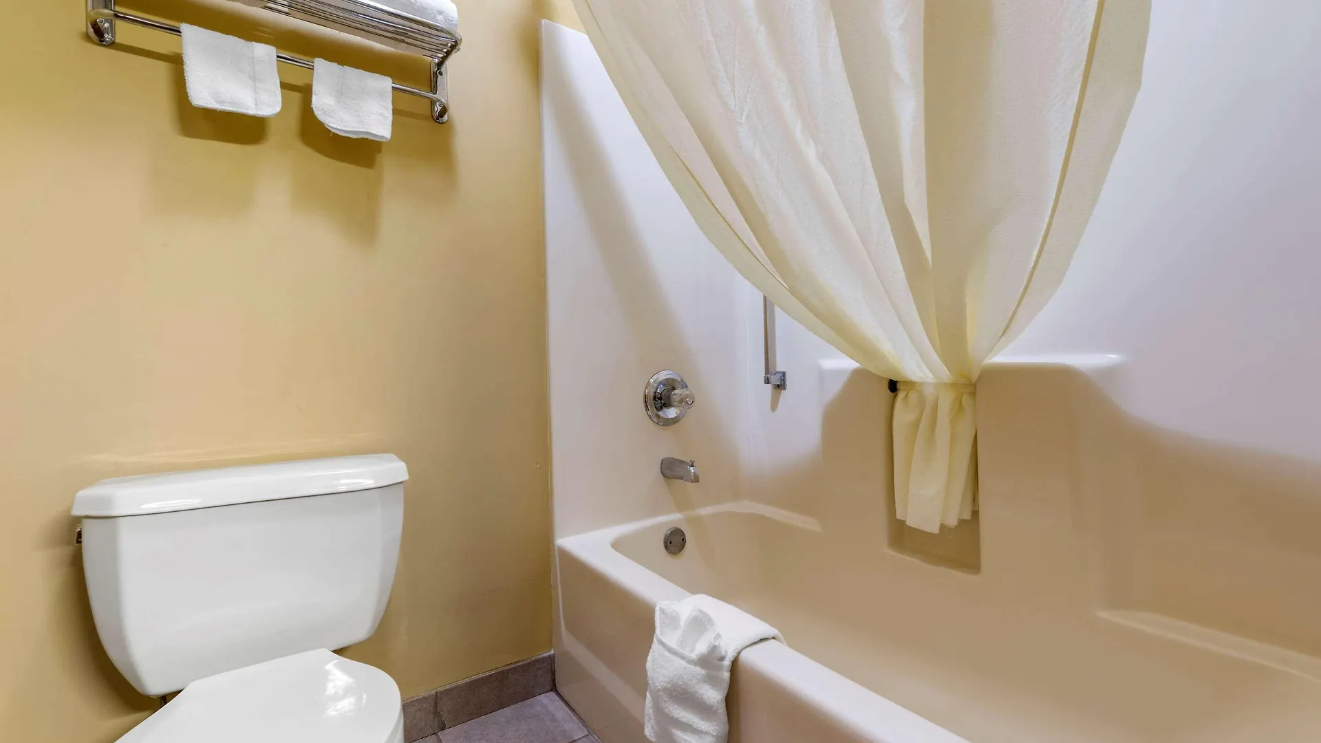 Econo Lodge Louisville Airport