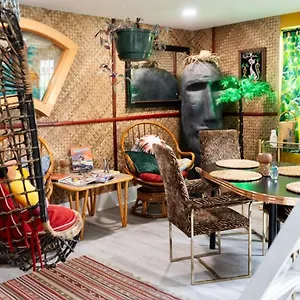 Tropical Tiki Hut Holiday home
