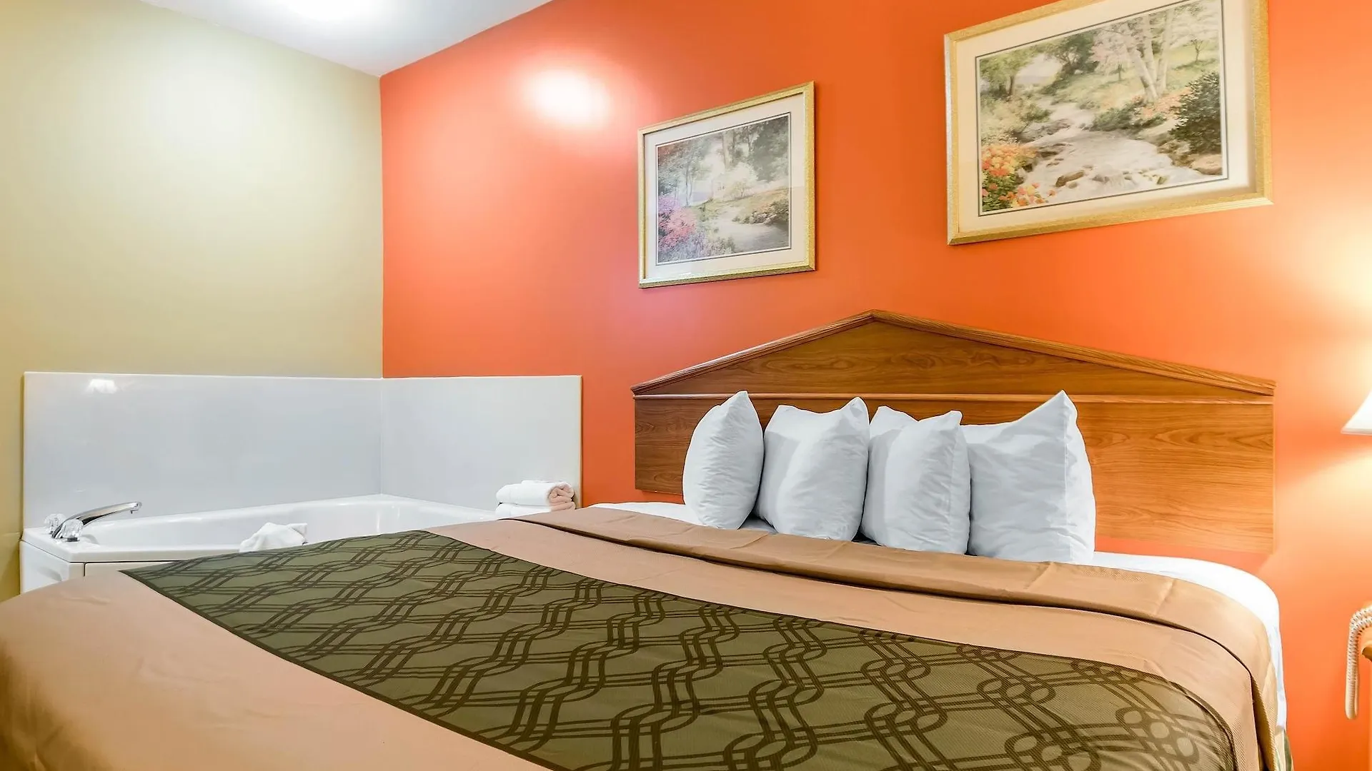 Econo Lodge Louisville Airport