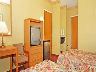 Econo Lodge Louisville Airport